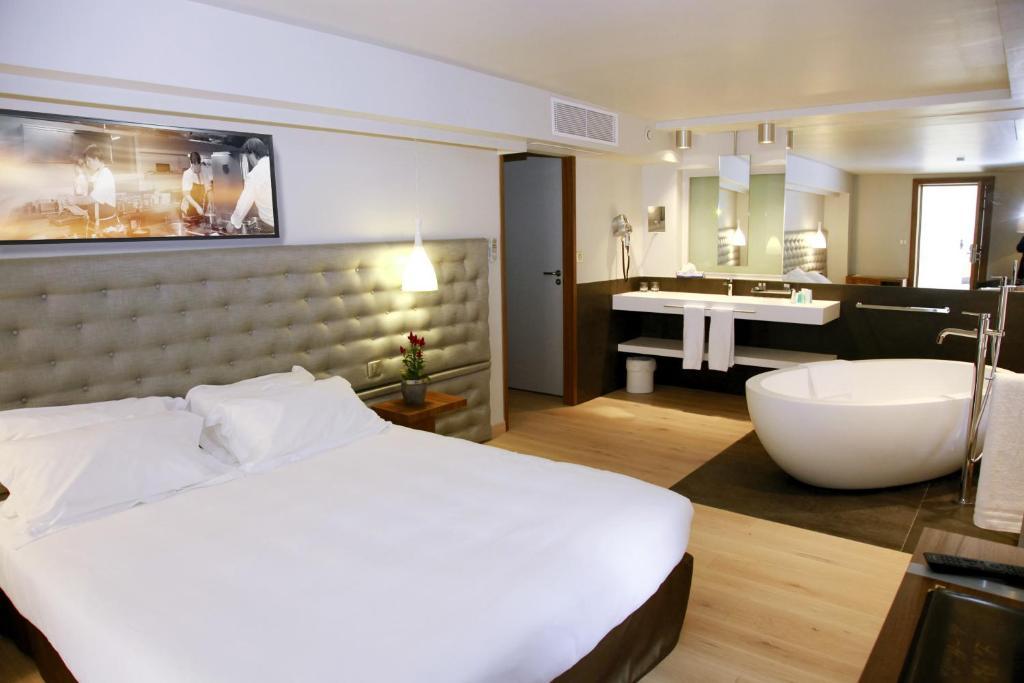 Le Pre Du Moulin - Maison Alonso - Hotel & Restaurant Sérignan-du-Comtat Værelse billede