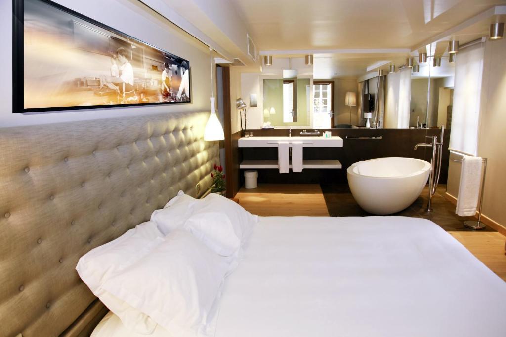 Le Pre Du Moulin - Maison Alonso - Hotel & Restaurant Sérignan-du-Comtat Værelse billede